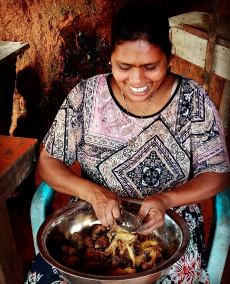 sri lanka lady