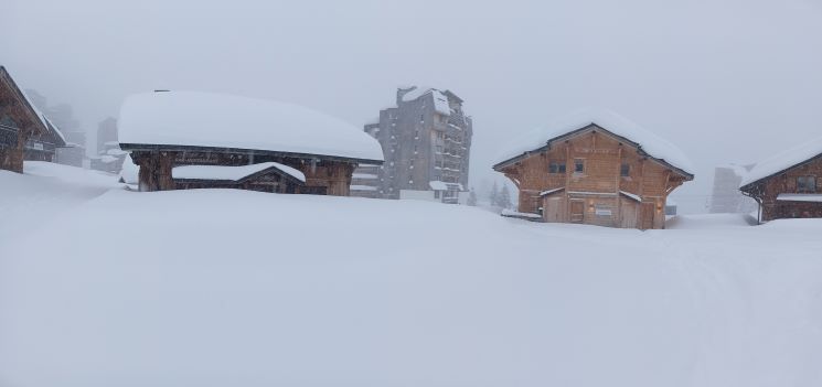 snowy avoriaz